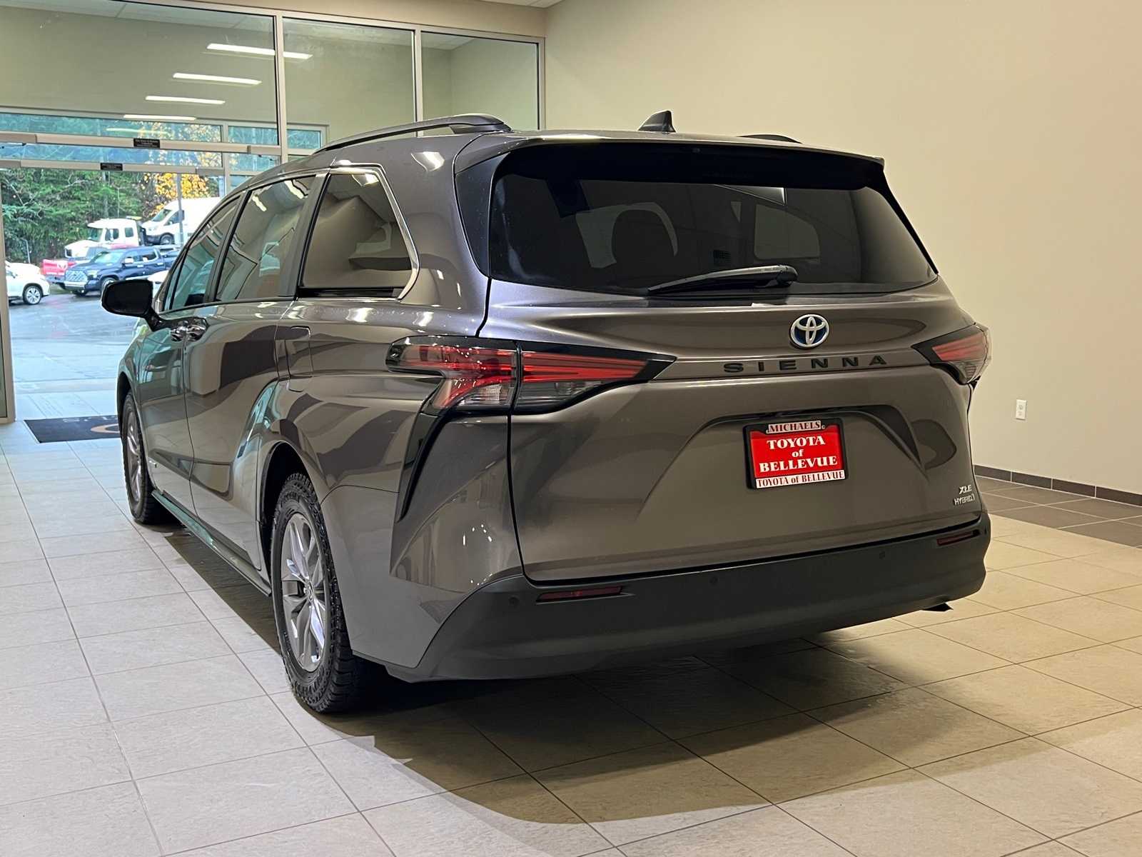 Thumbnail: 2021 Toyota Sienna - 4