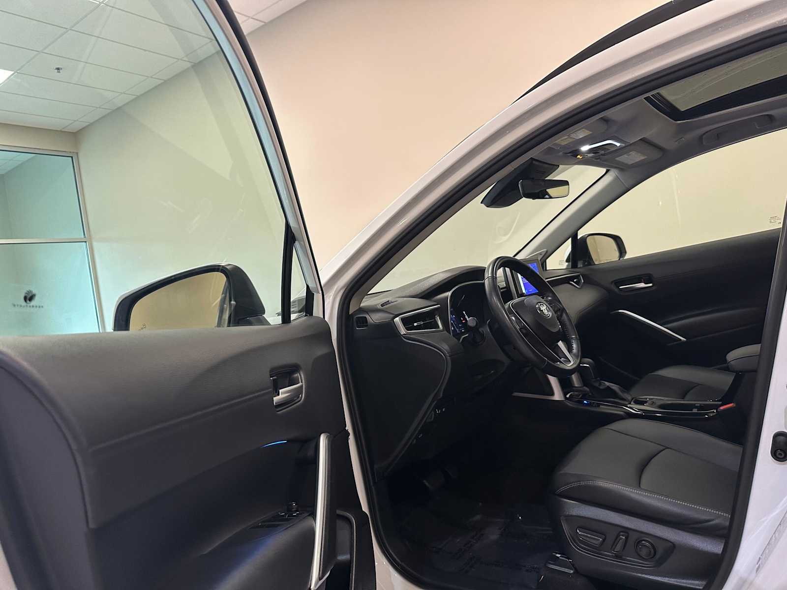 Thumbnail: 2023 Toyota Corolla Cross - 24