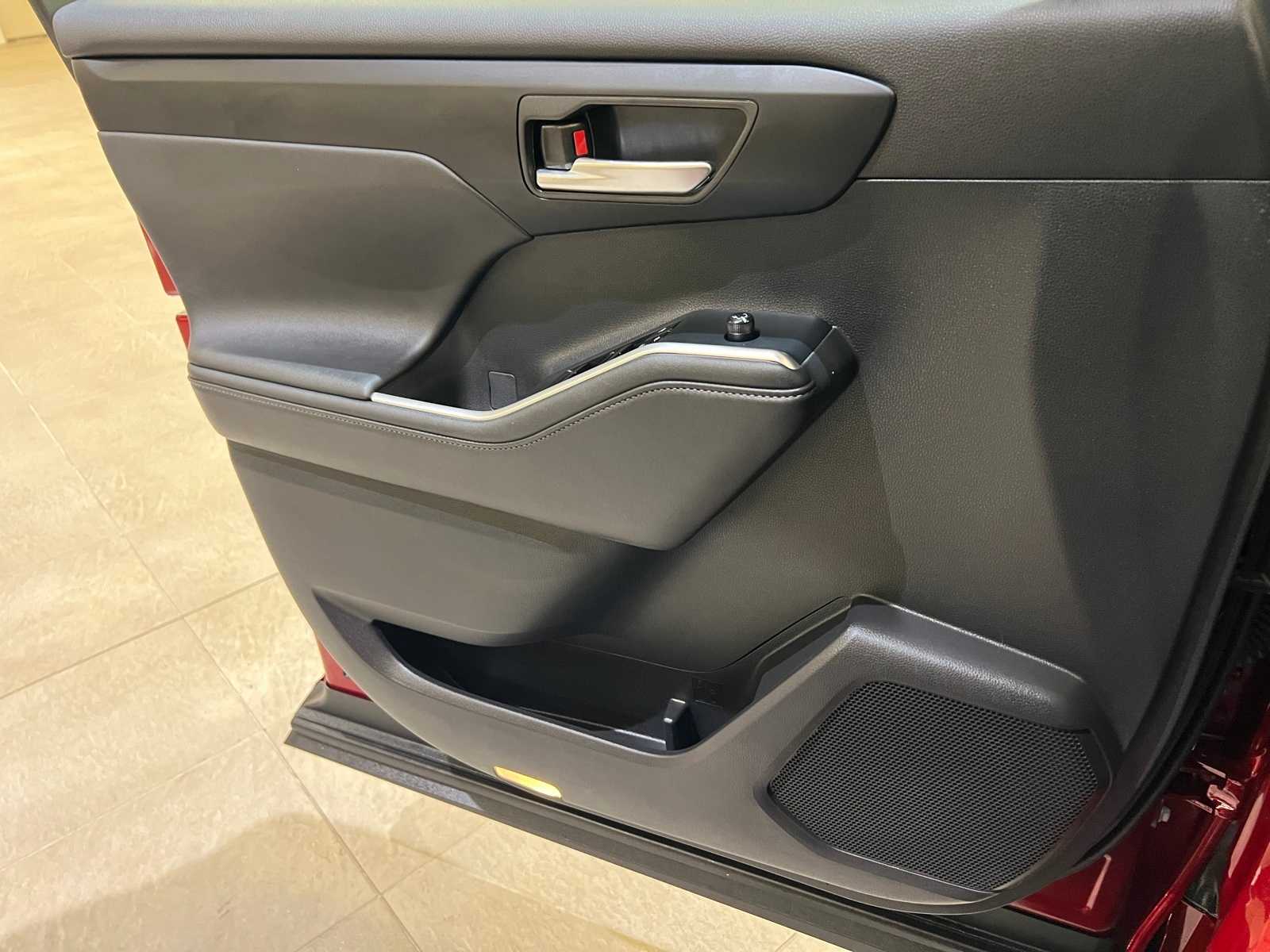 Thumbnail: 2024 Toyota Highlander - 18