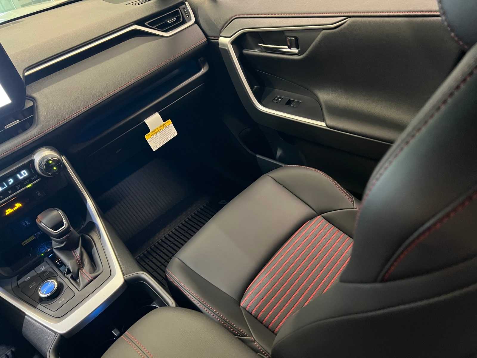 Thumbnail: 2025 Toyota RAV4 - 11