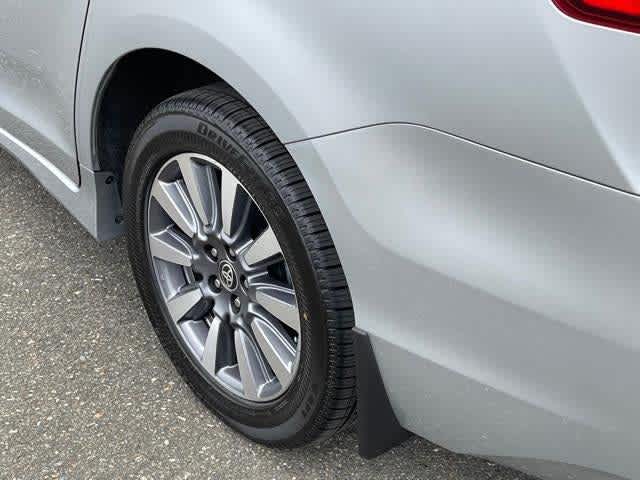 Thumbnail: 2020 Toyota Sienna - 6
