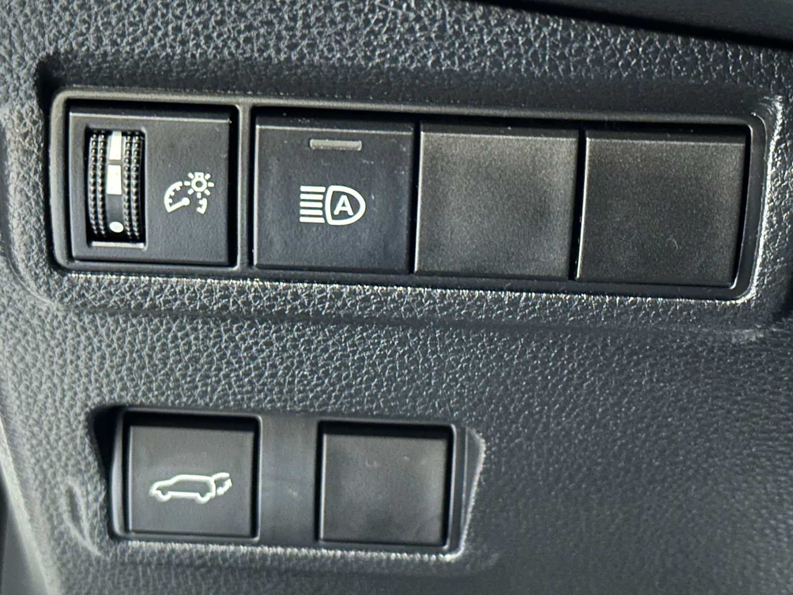 Thumbnail: 2023 Toyota Corolla Cross - 20