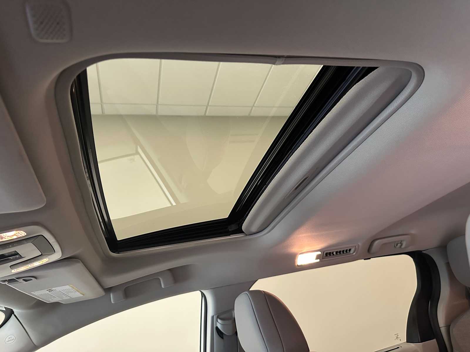 Thumbnail: 2024 Toyota Sienna - 20