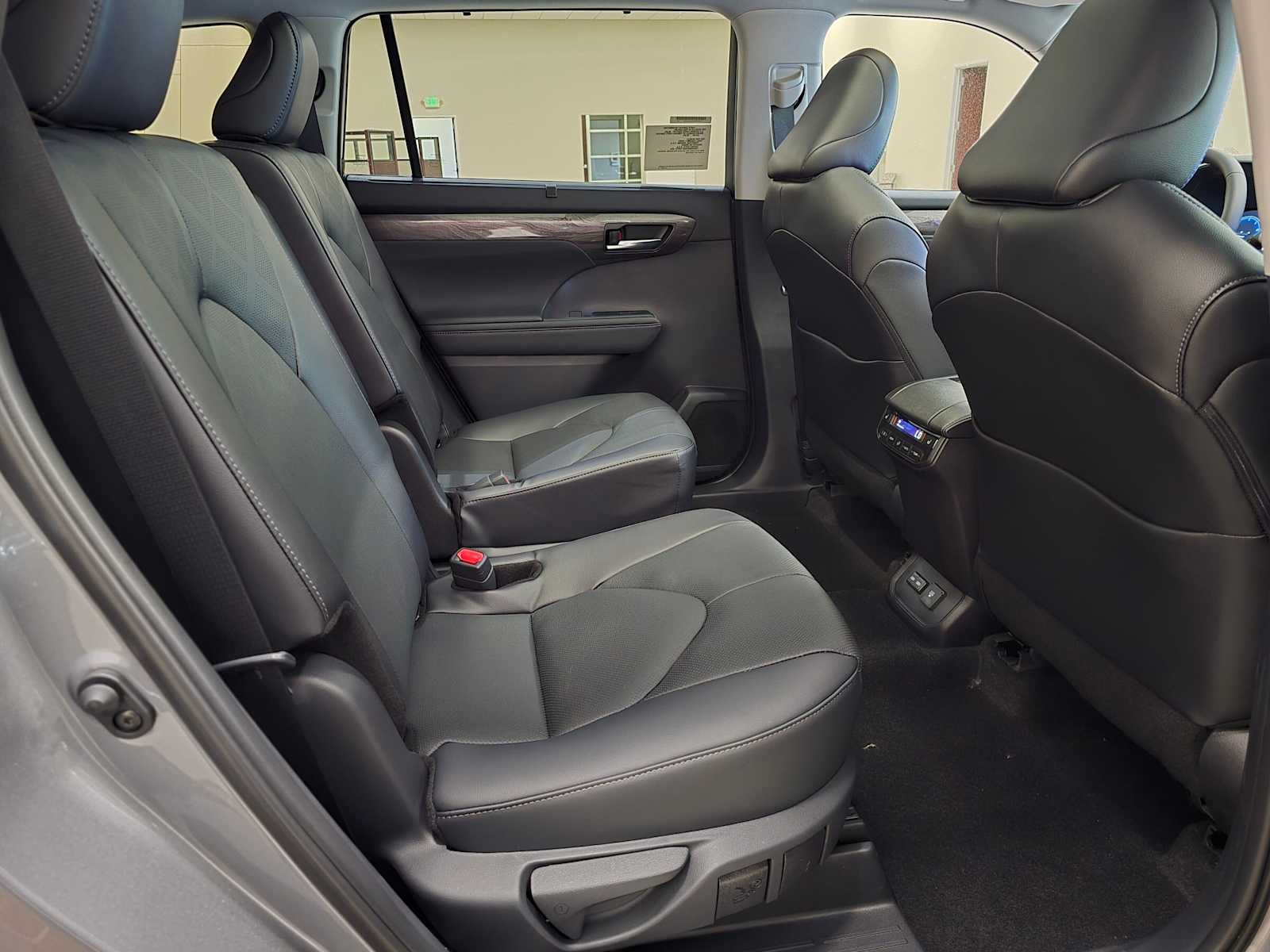 Thumbnail: 2026 Toyota Highlander - 25