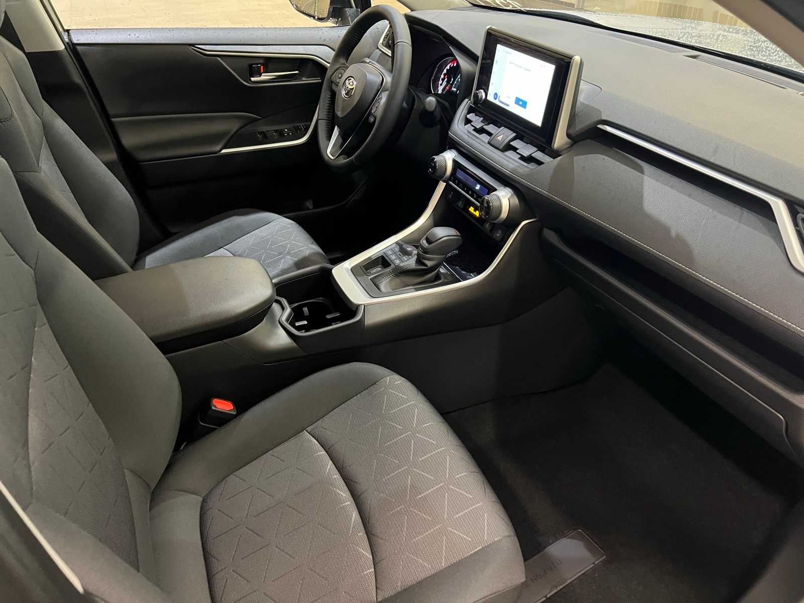 Thumbnail: 2025 Toyota RAV4 - 15