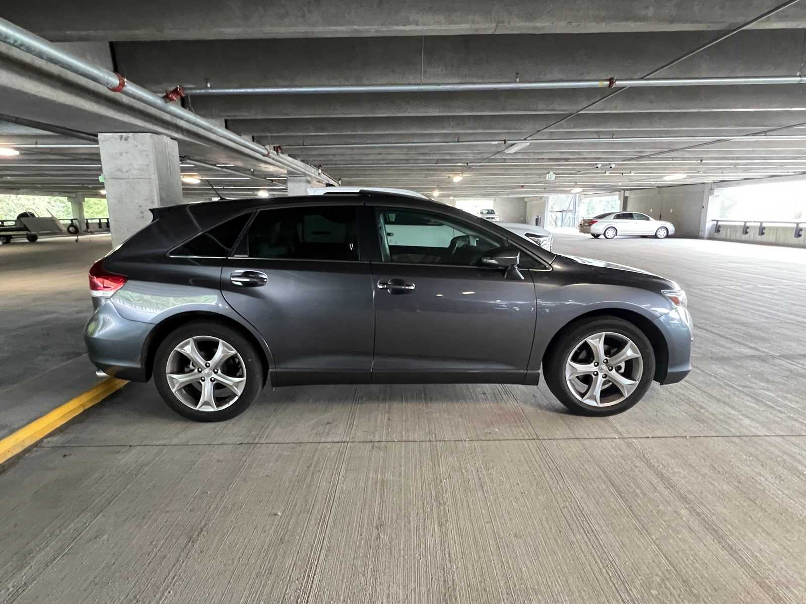 Thumbnail: 2015 Toyota Venza - 6