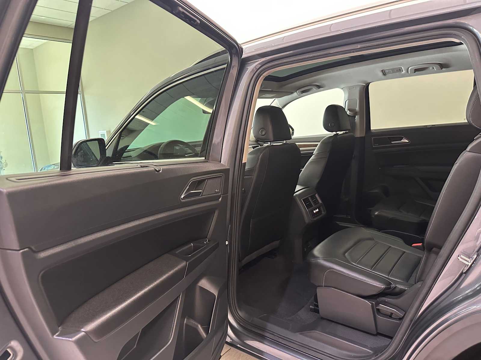Thumbnail: 2019 Volkswagen Atlas - 25