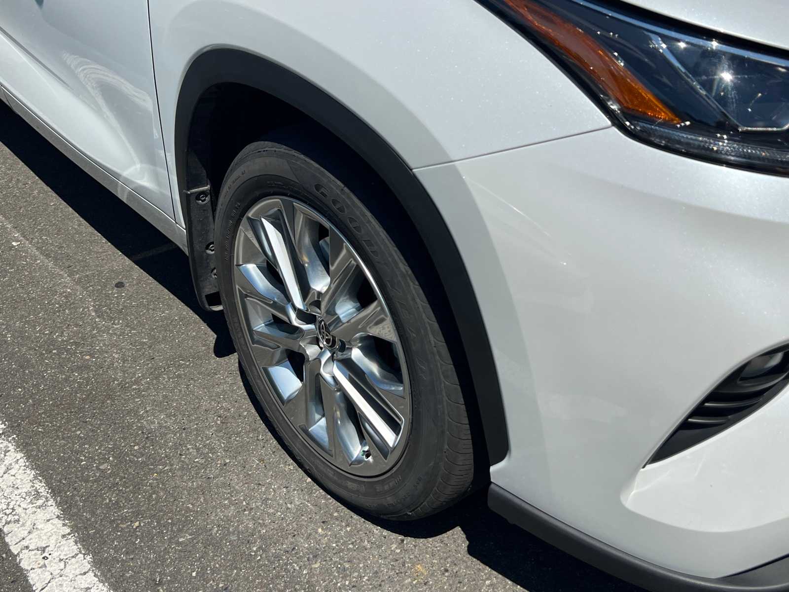 Thumbnail: 2022 Toyota Highlander - 5