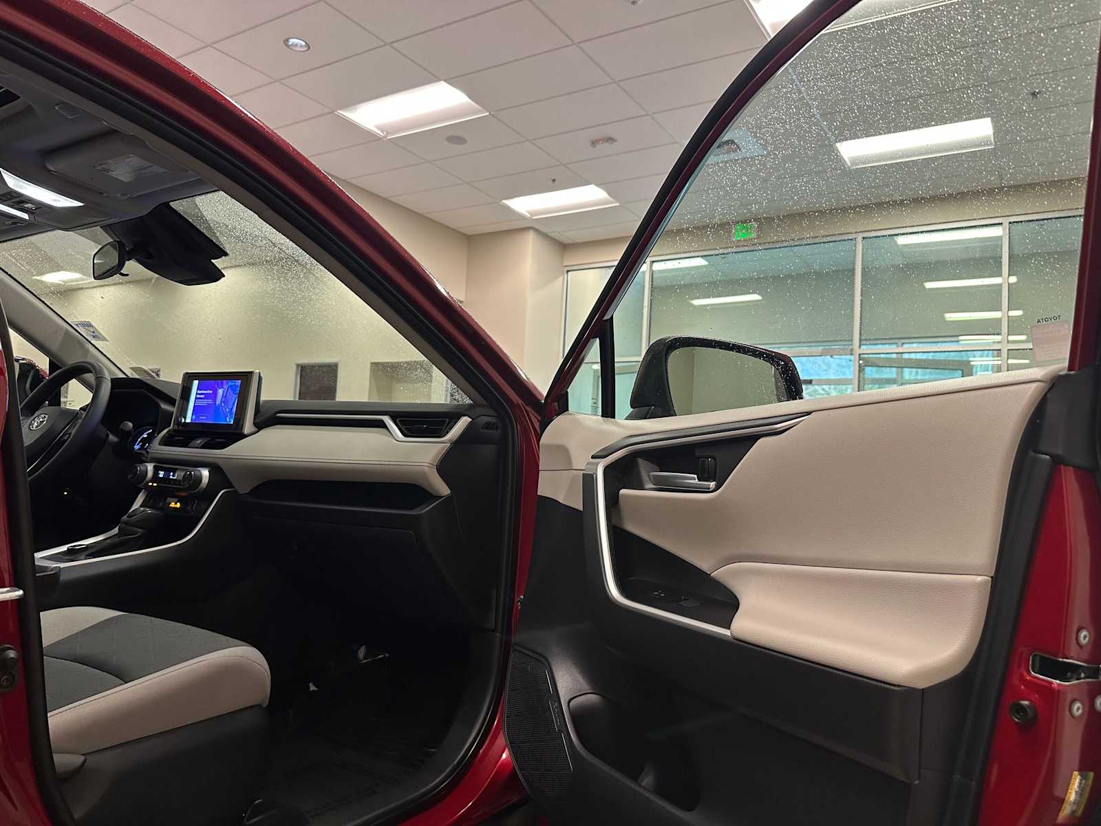 Thumbnail: 2025 Toyota RAV4 - 29