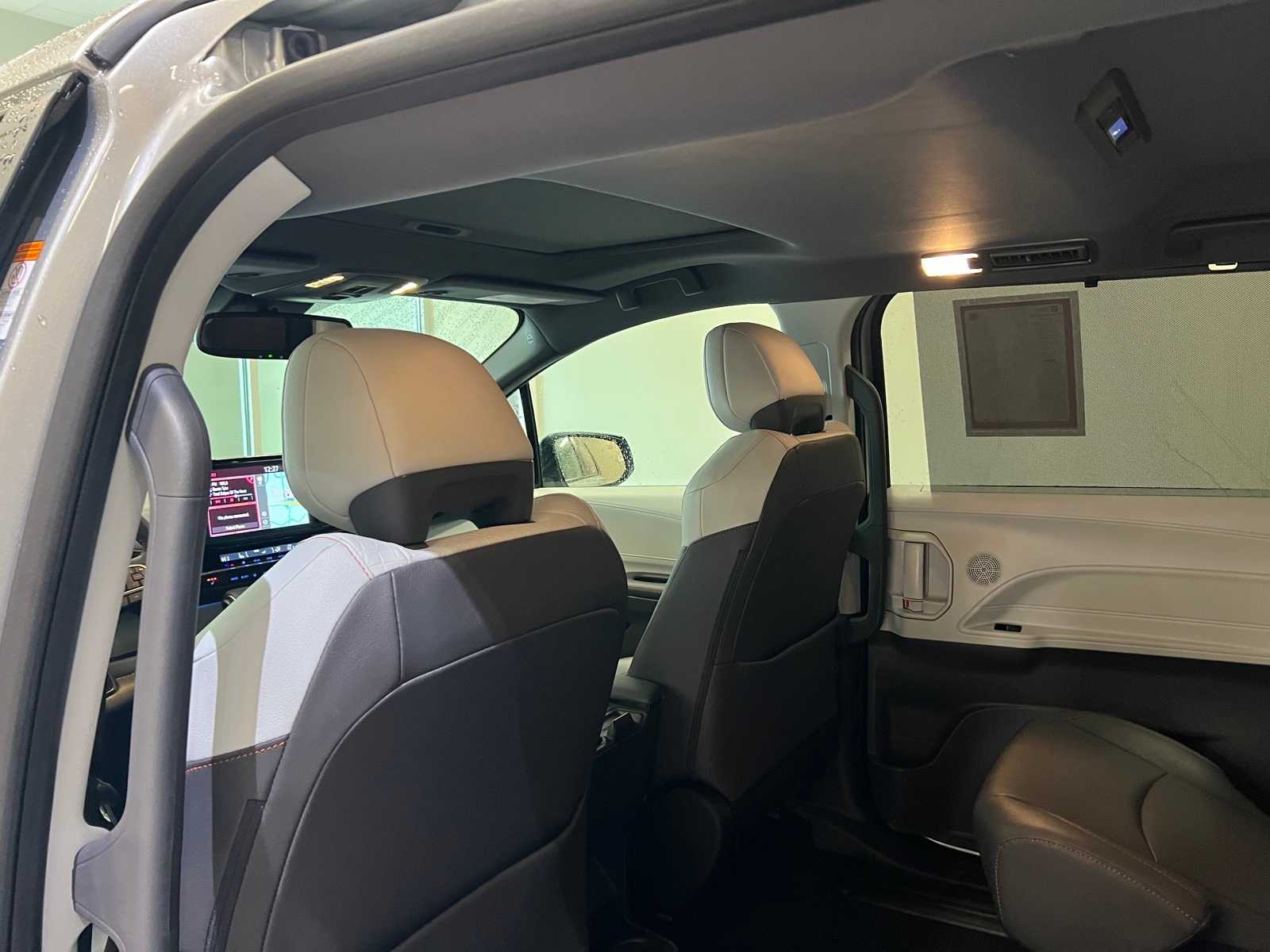 Thumbnail: 2024 Toyota Sienna - 12