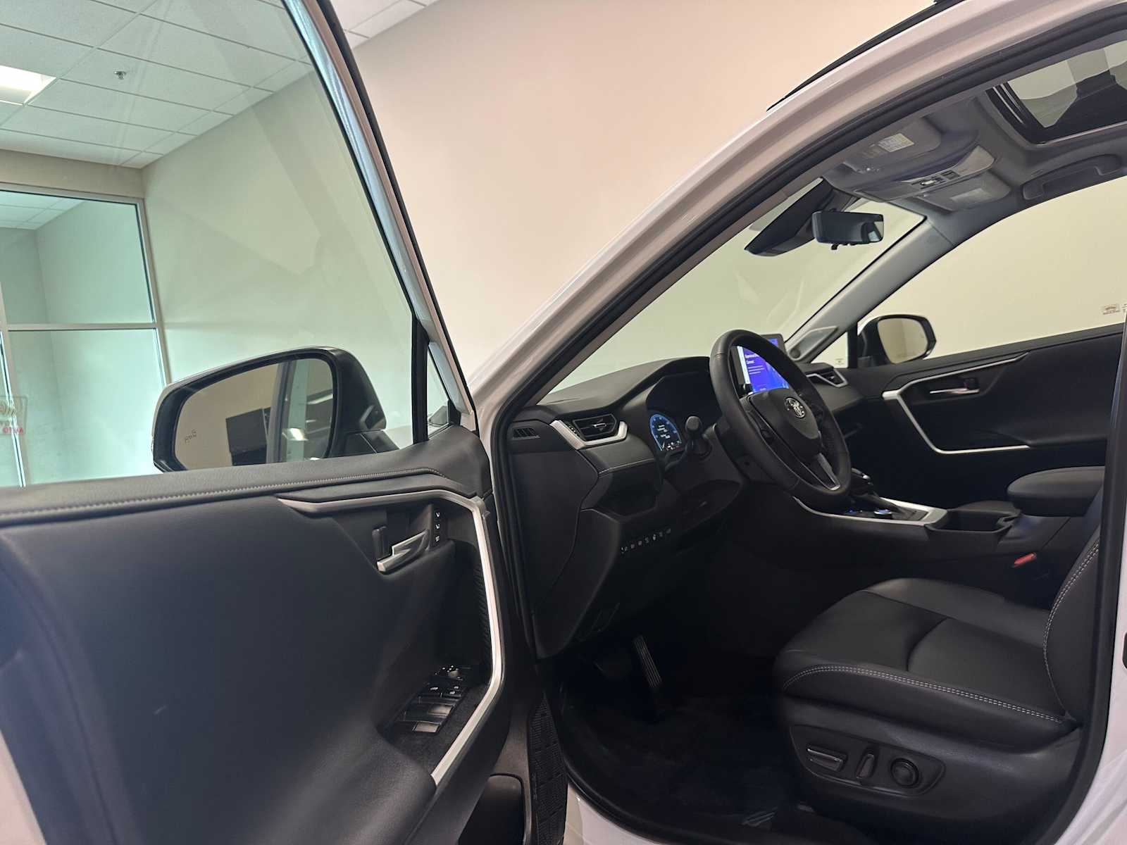 Thumbnail: 2025 Toyota RAV4 - 22