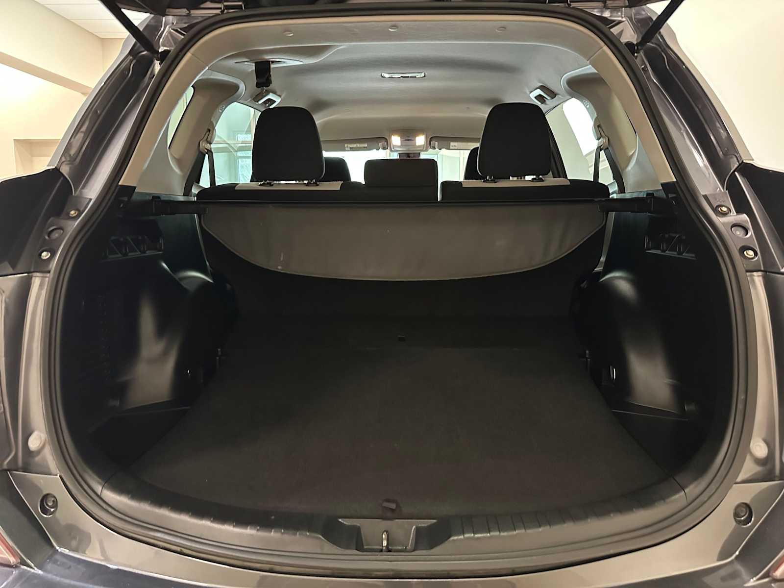 Thumbnail: 2018 Toyota RAV4 - 28