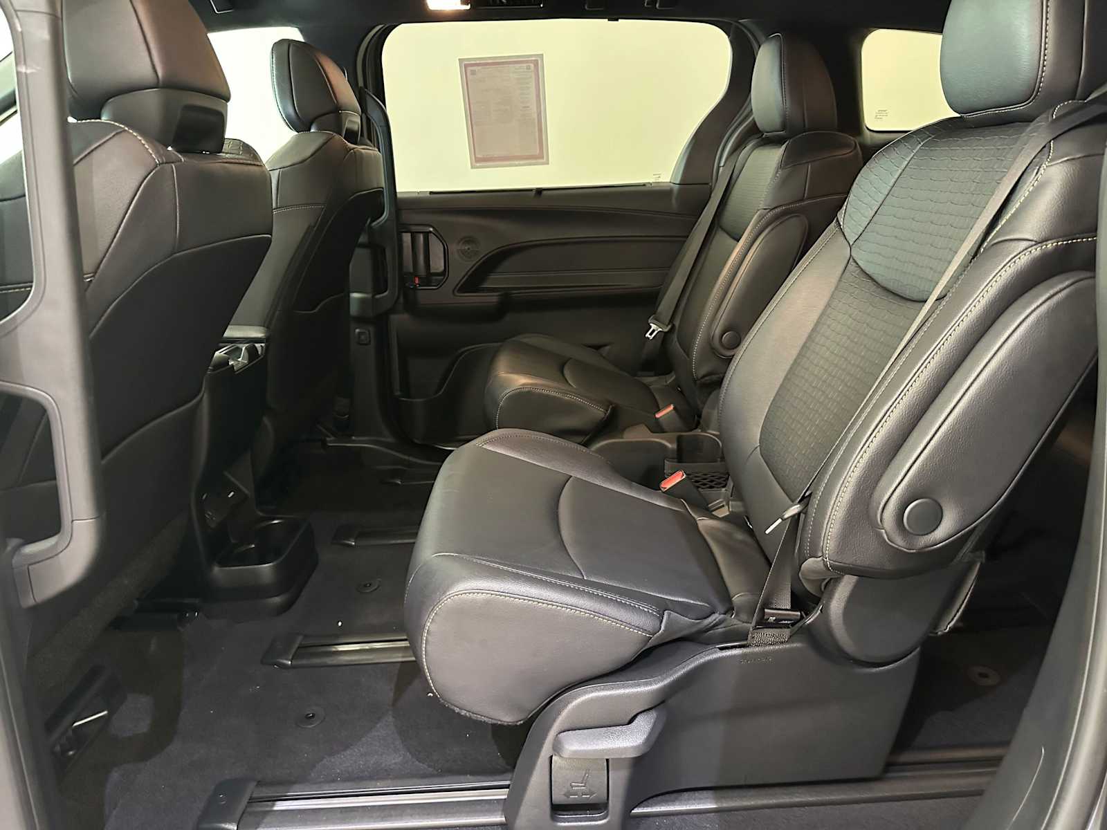 Thumbnail: 2025 Toyota Sienna - 24