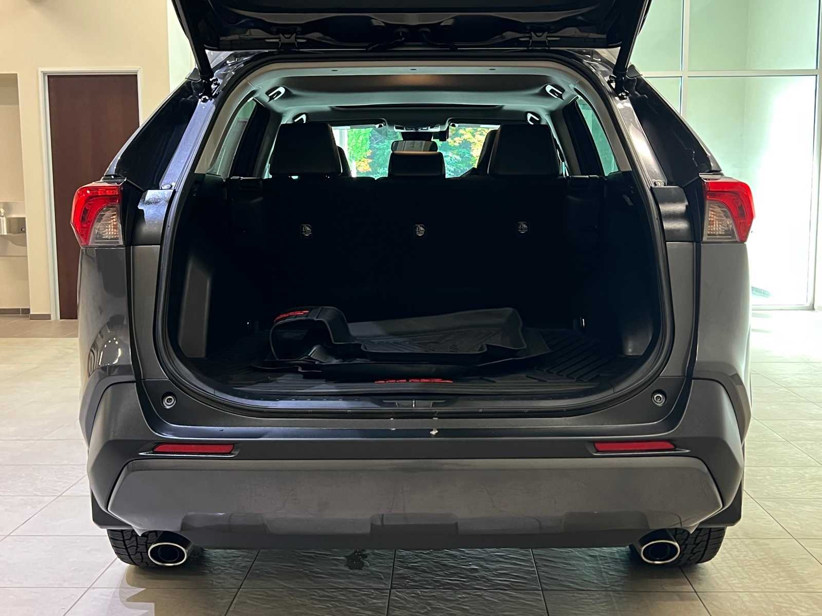 Thumbnail: 2020 Toyota RAV4 - 30