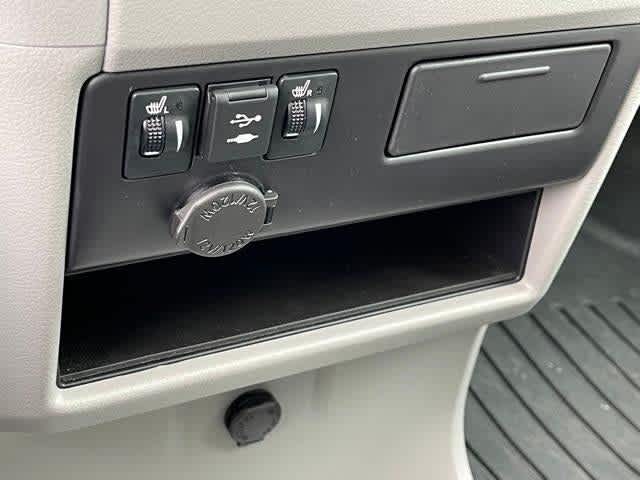 Thumbnail: 2020 Toyota Sienna - 29