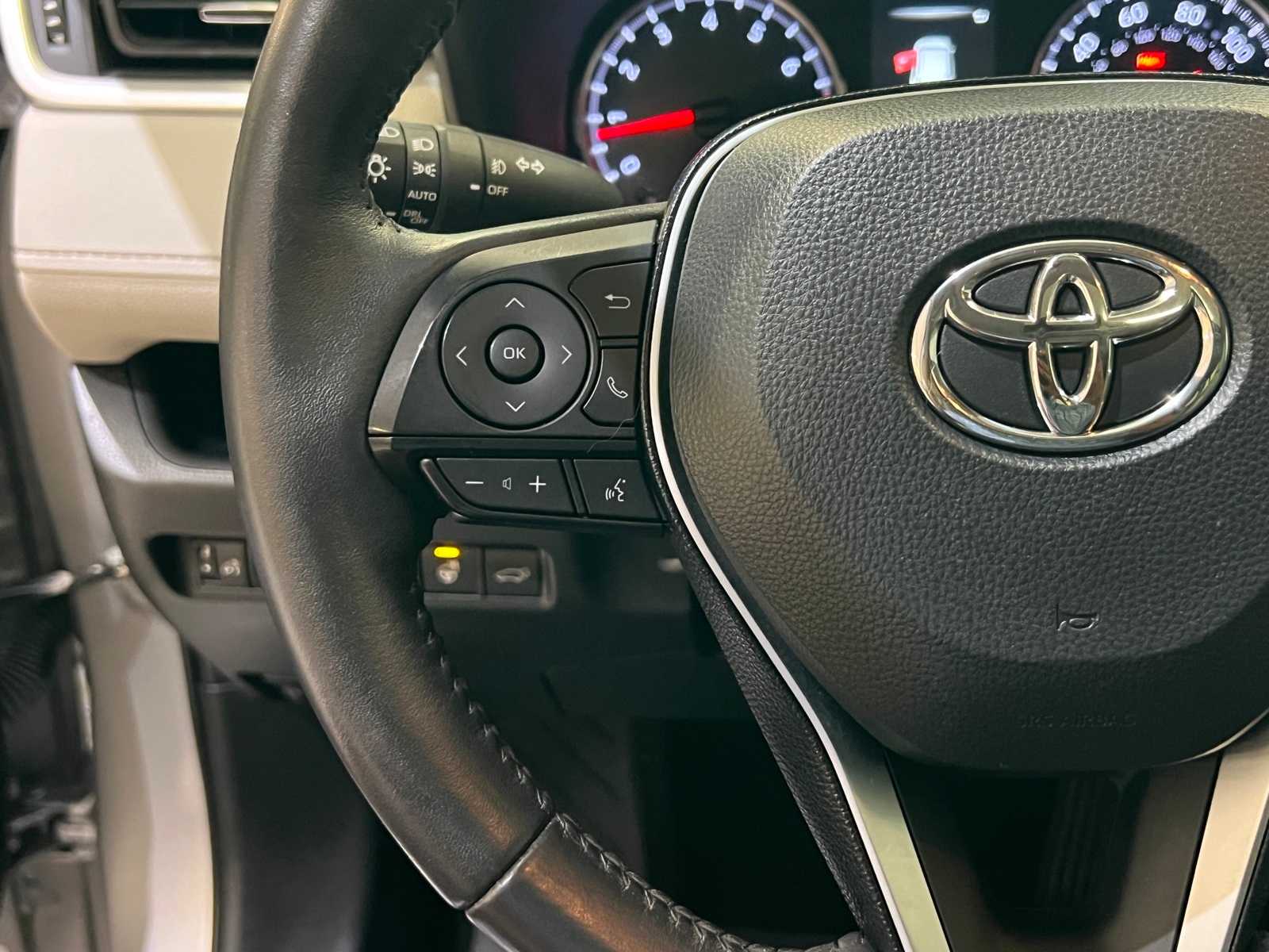 Thumbnail: 2021 Toyota RAV4 - 22