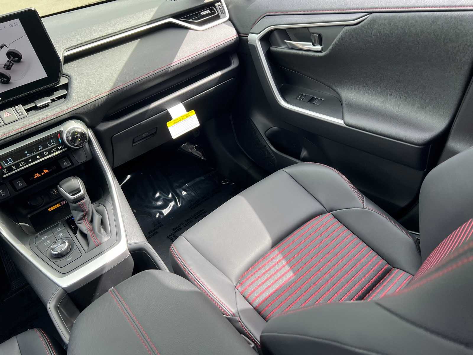 2025 Toyota RAV4 XSE 11