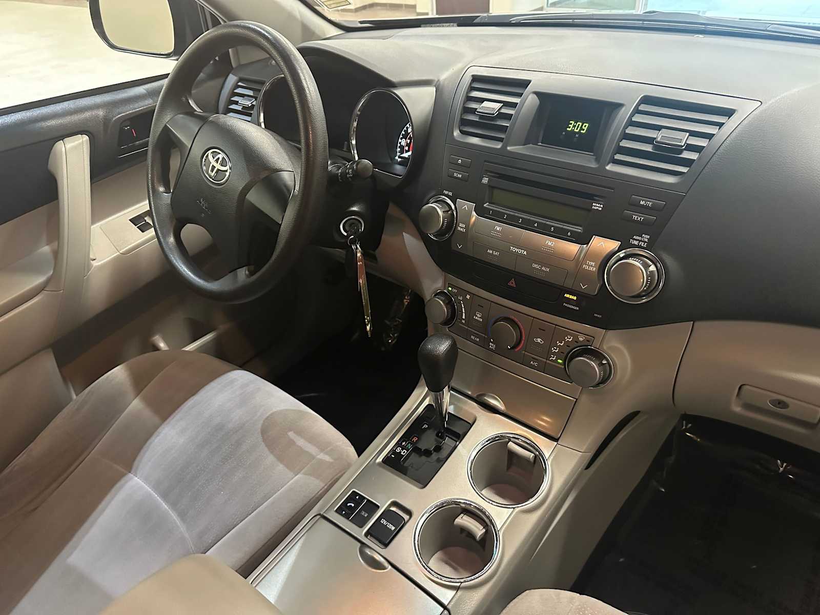 Thumbnail: 2012 Toyota Highlander - 27