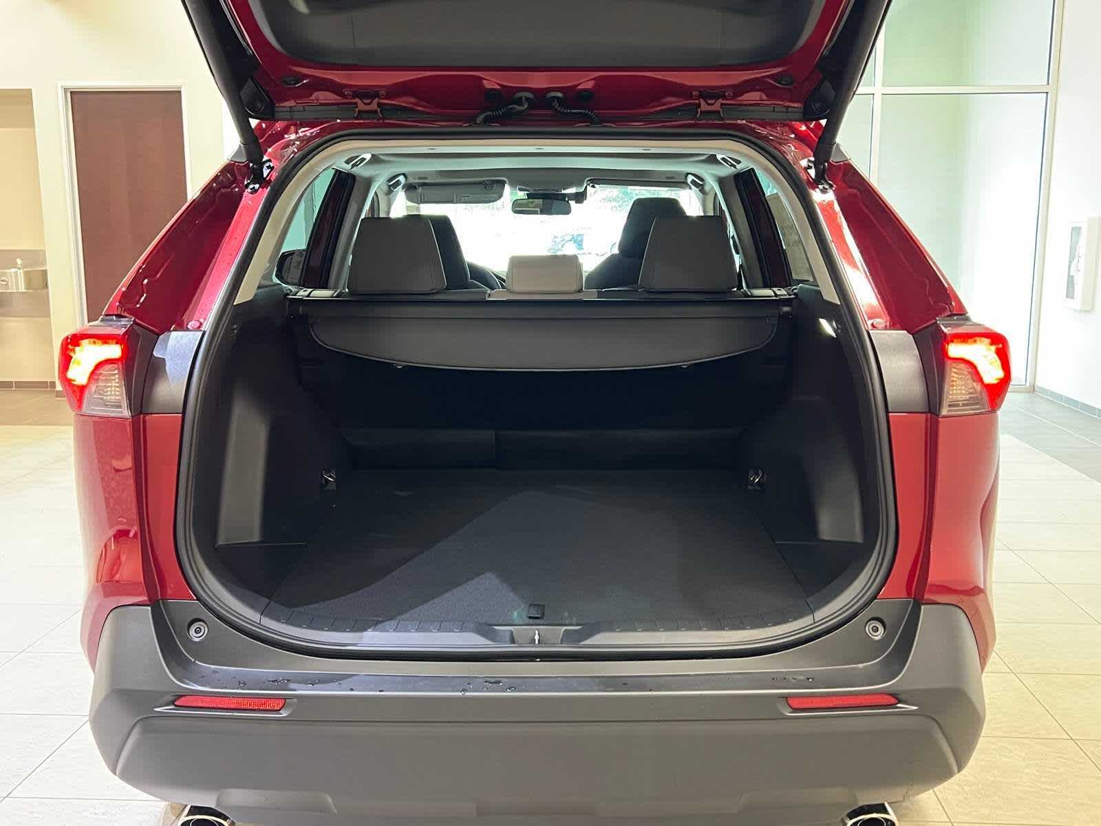 Thumbnail: 2025 Toyota RAV4 - 28