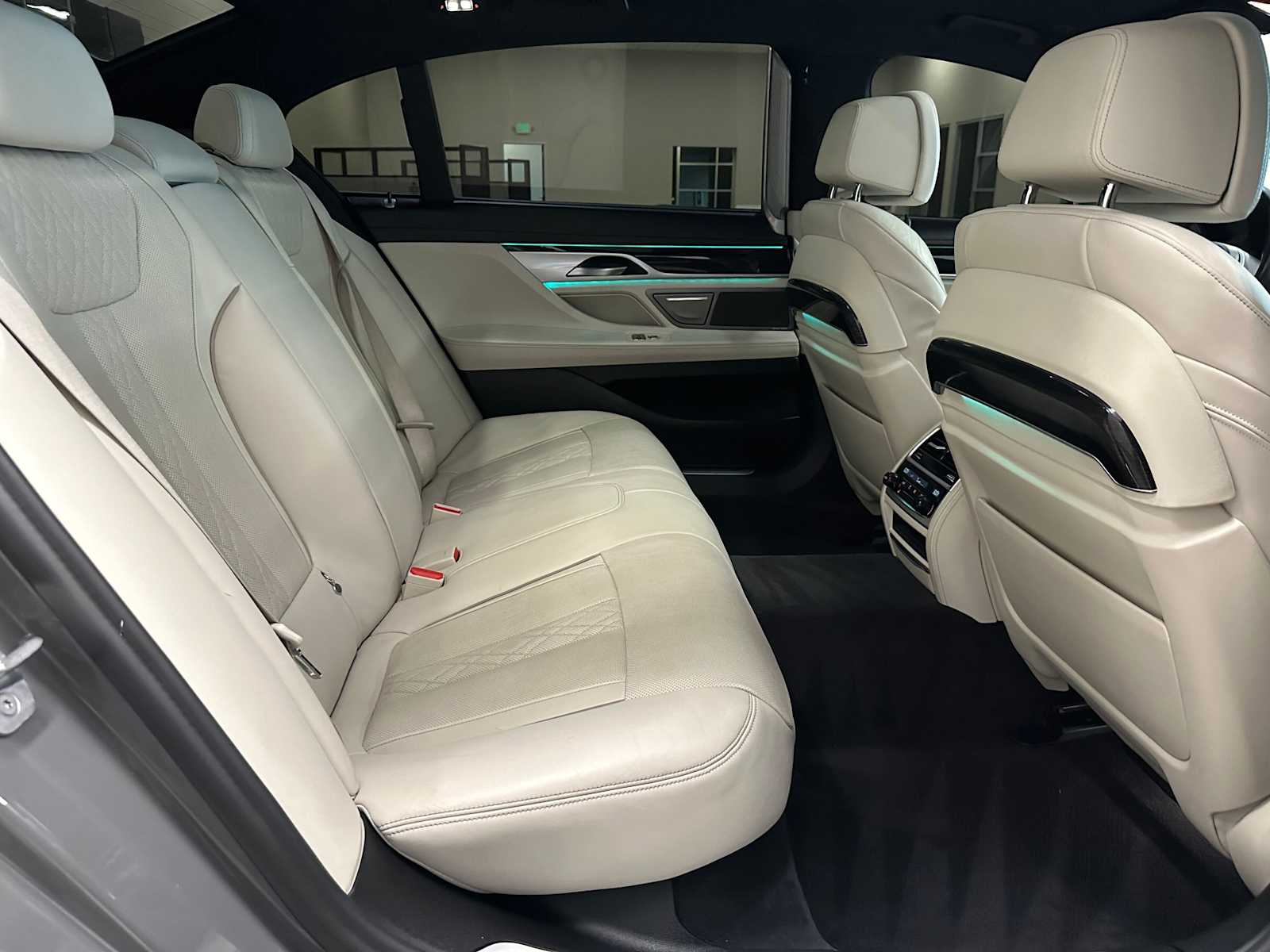 Thumbnail: 2021 BMW 7 Series - 27