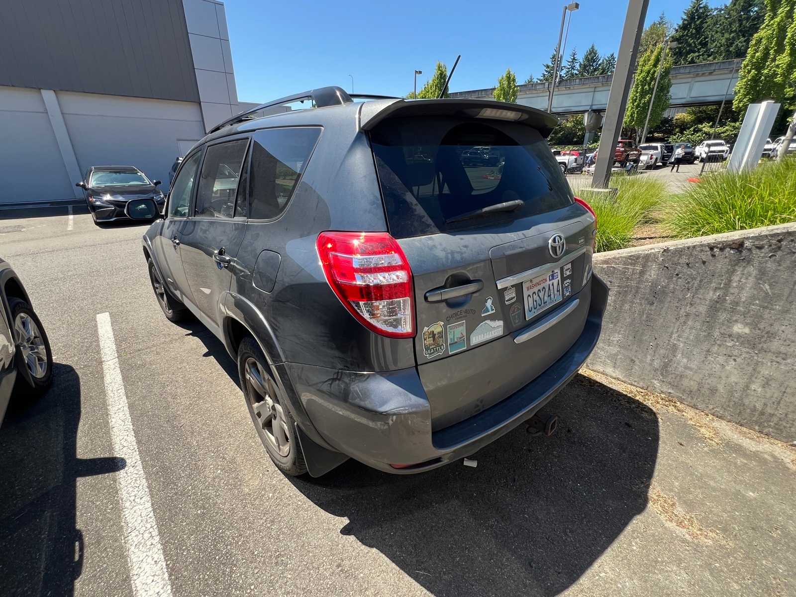 Thumbnail: 2011 Toyota RAV4 - 8