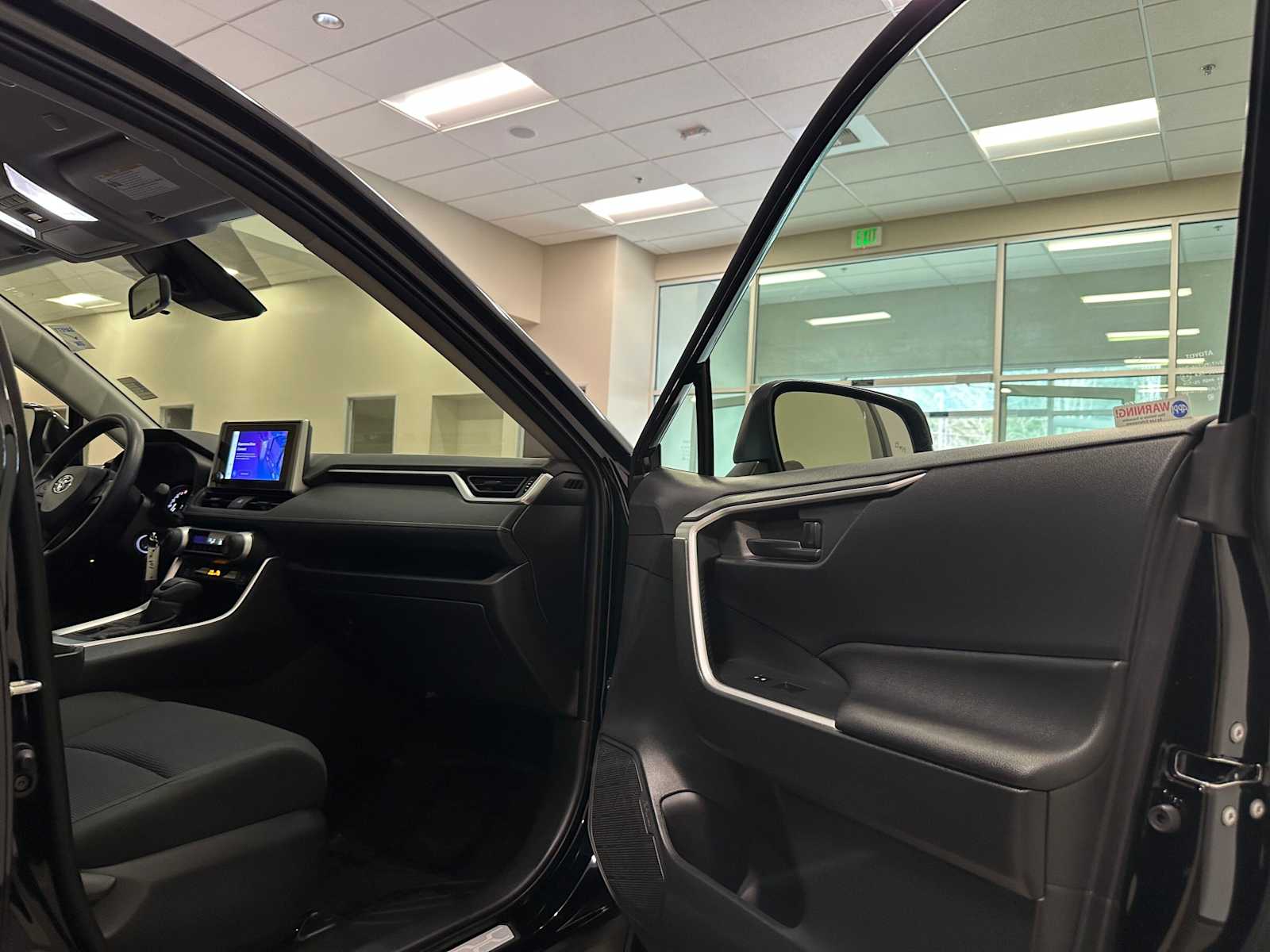 Thumbnail: 2025 Toyota RAV4 - 27