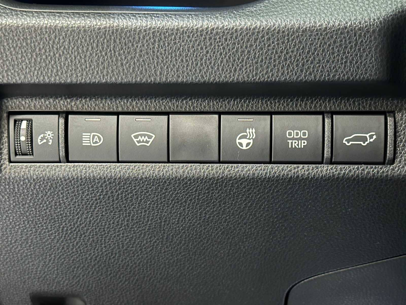 Thumbnail: 2025 Toyota RAV4 - 18