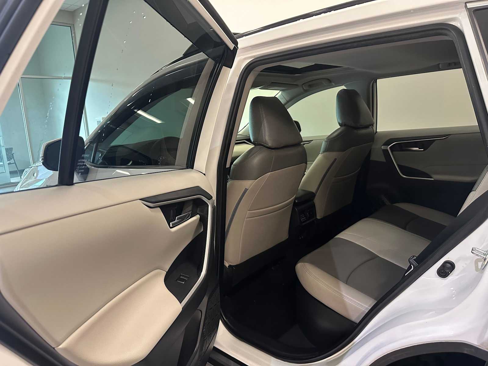 Thumbnail: 2019 Toyota RAV4 - 25