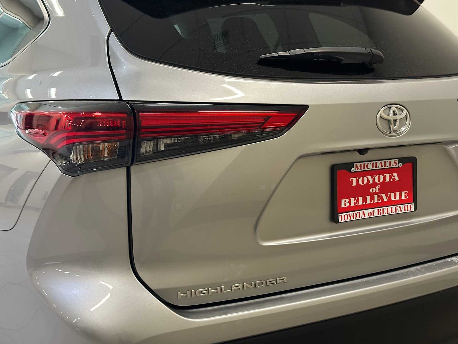 Thumbnail: 2021 Toyota Highlander - 7