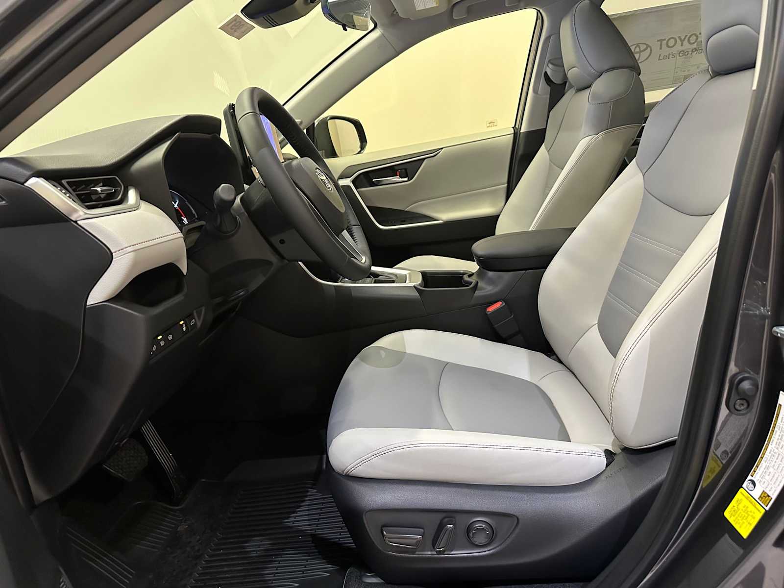 Thumbnail: 2025 Toyota RAV4 - 21