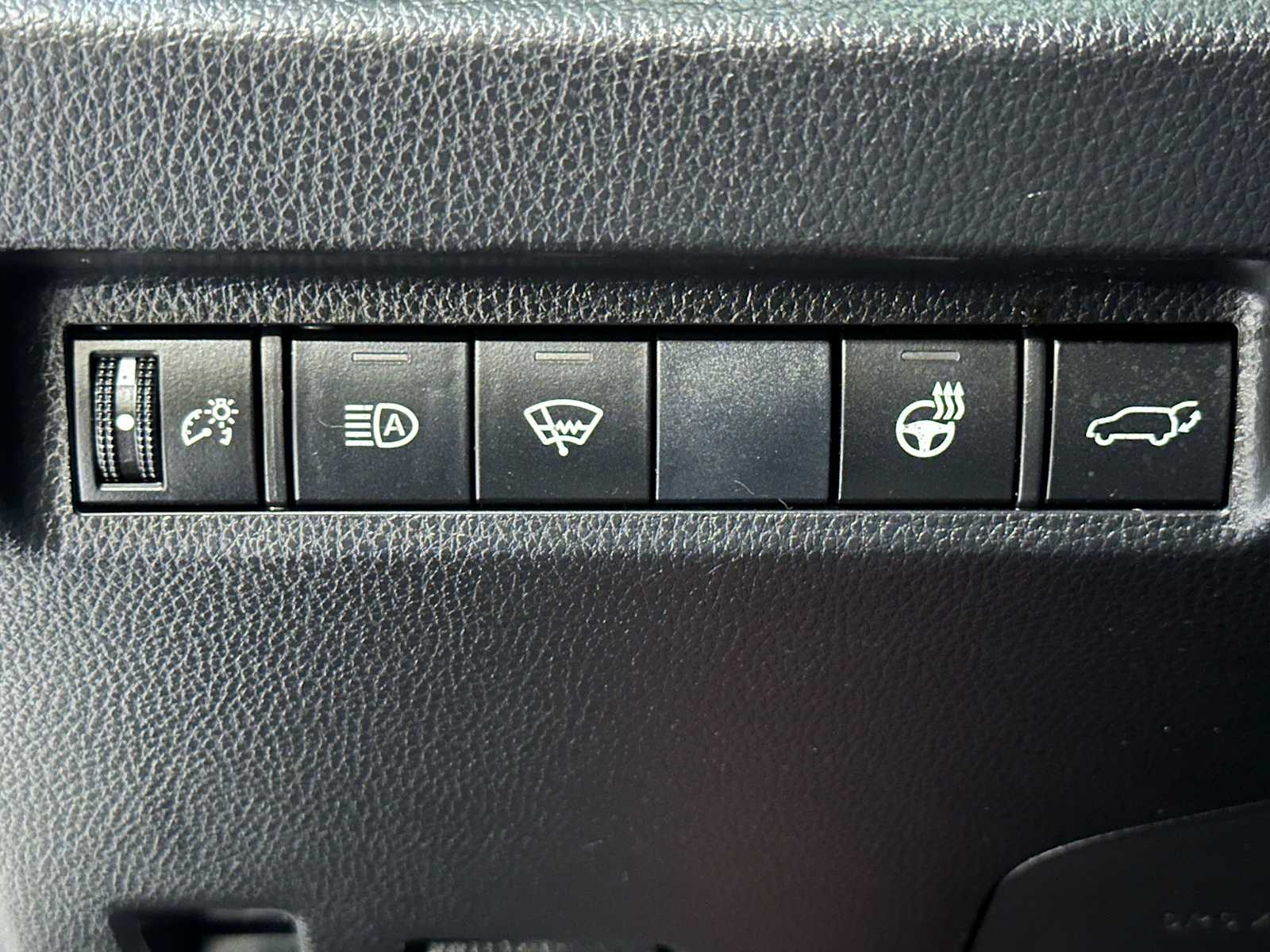 Thumbnail: 2019 Toyota RAV4 - 18