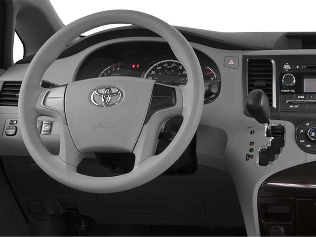 Thumbnail: 2014 Toyota Sienna - 4