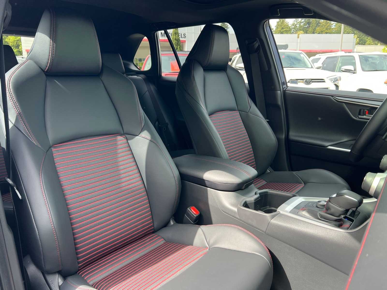 2025 Toyota RAV4 XSE 14