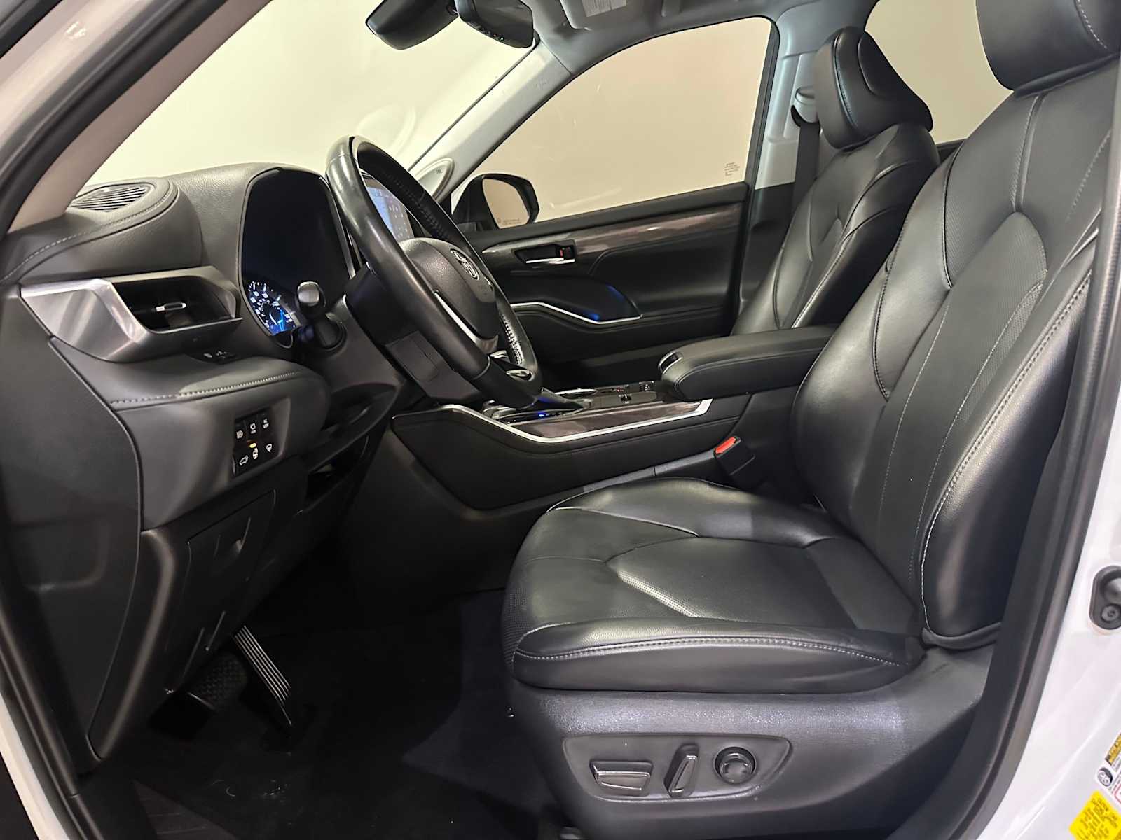 Thumbnail: 2022 Toyota Highlander - 21