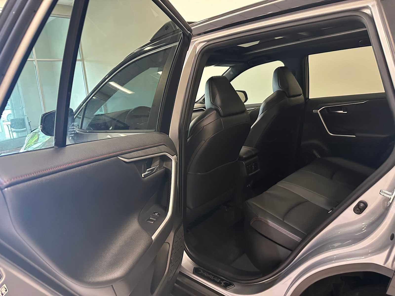 Thumbnail: 2021 Toyota RAV4 - 25