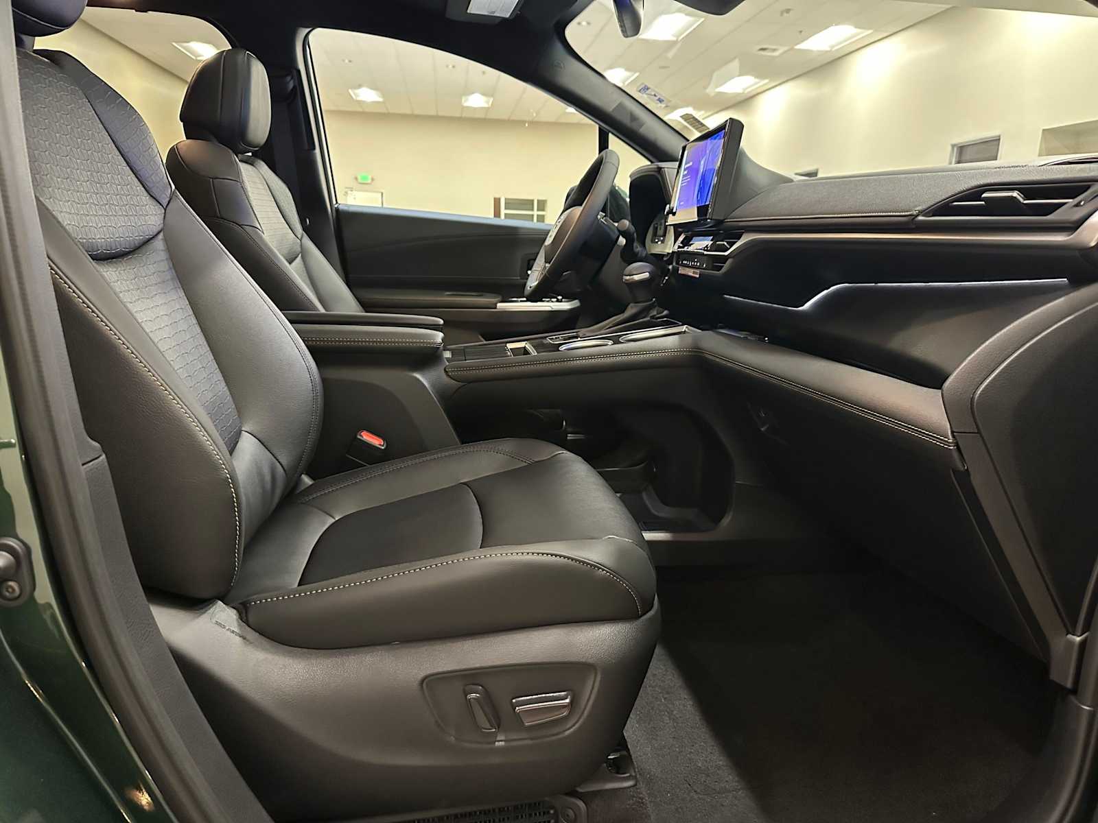 Thumbnail: 2026 Toyota Sienna - 27