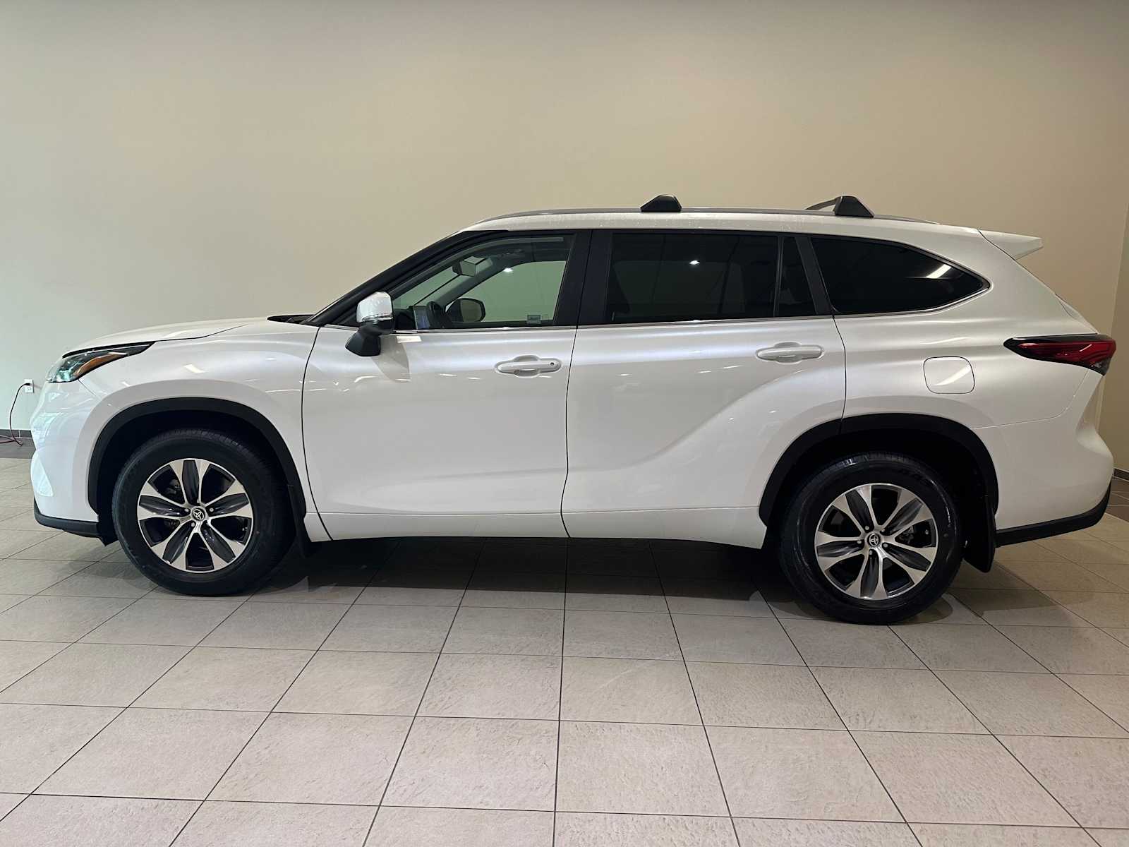 Thumbnail: 2023 Toyota Highlander - 4