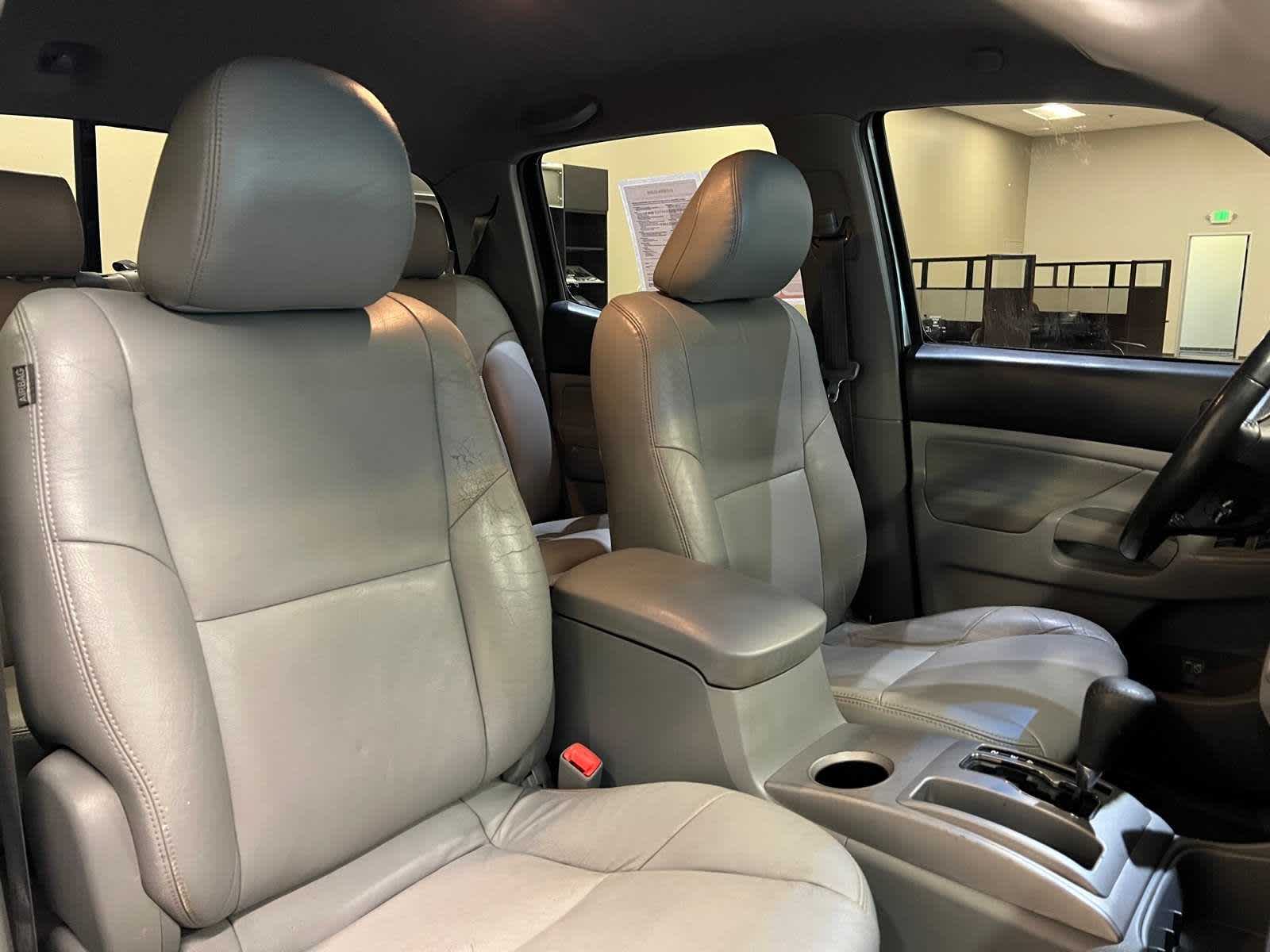 Thumbnail: 2010 Toyota Tacoma - 16