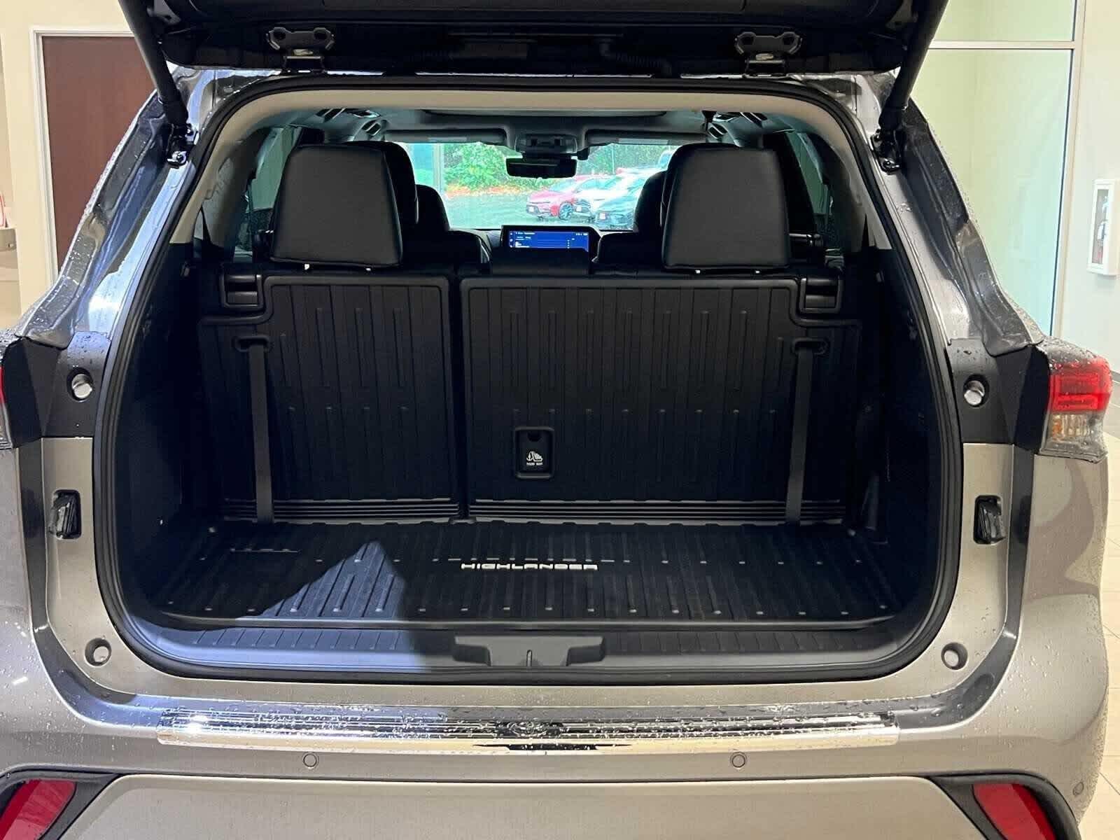 Thumbnail: 2025 Toyota Highlander - 29