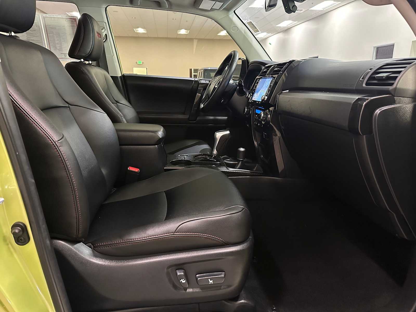 Thumbnail: 2022 Toyota 4Runner - 30