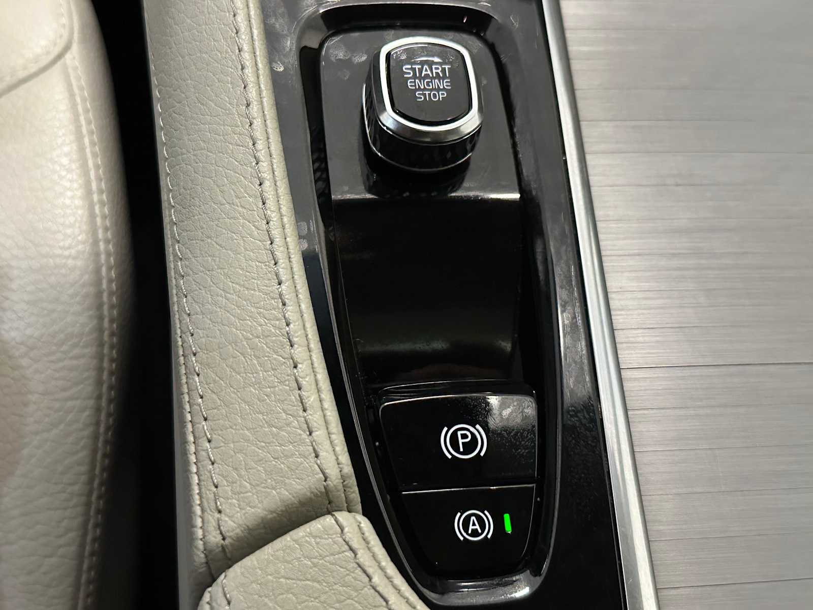 Thumbnail: 2022 Volvo XC90 - 18