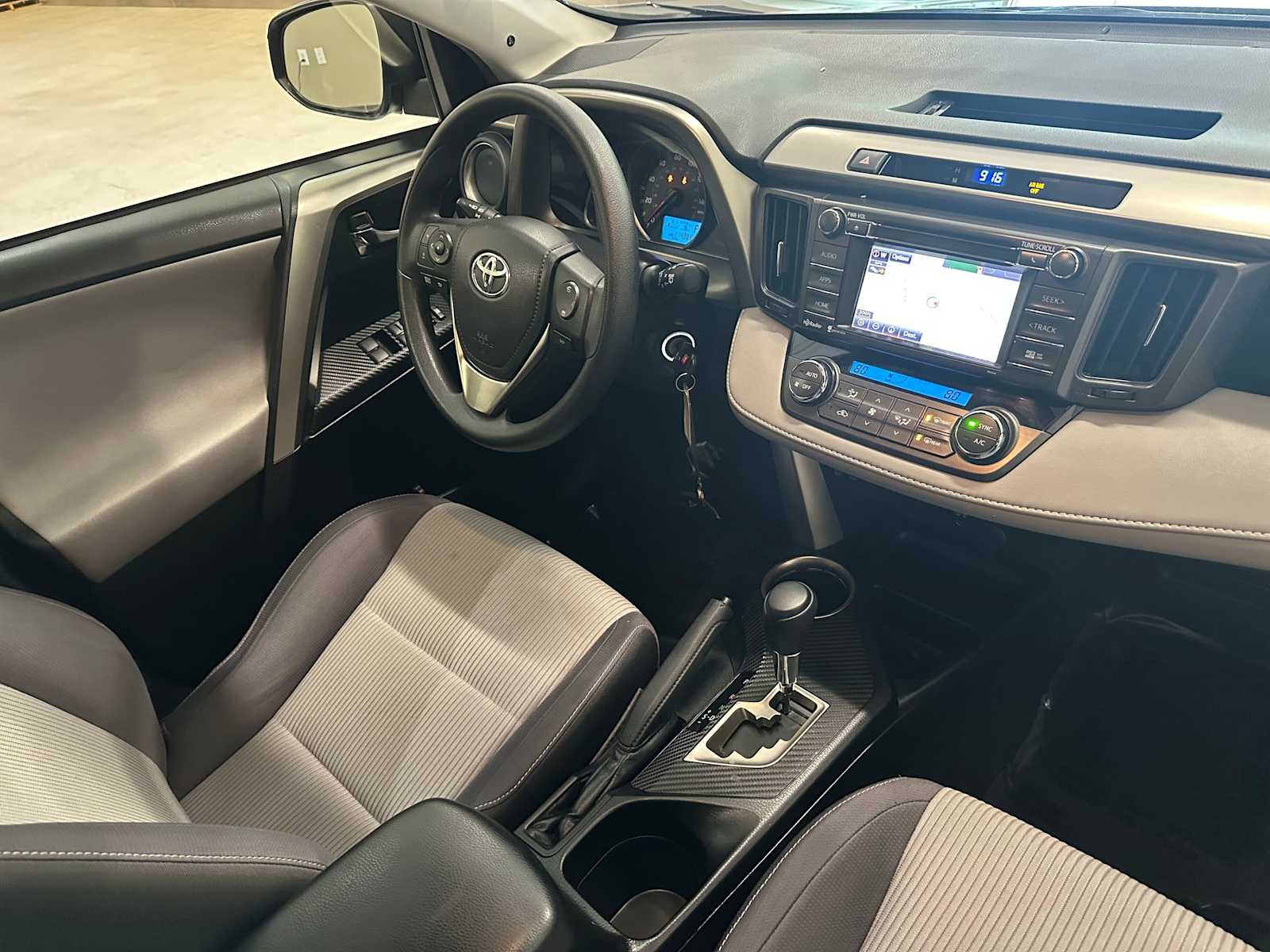 Thumbnail: 2014 Toyota RAV4 - 28