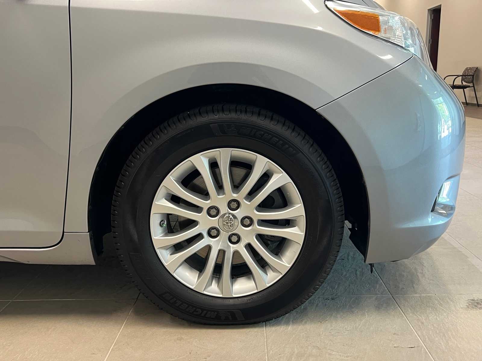 Thumbnail: 2015 Toyota Sienna - 7