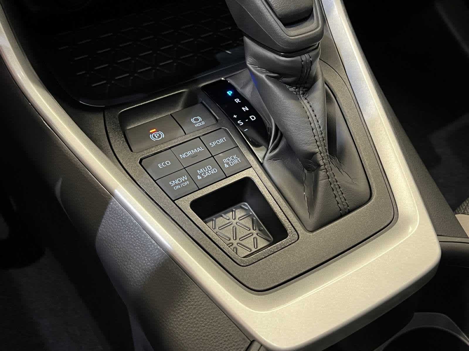 Thumbnail: 2025 Toyota RAV4 - 27