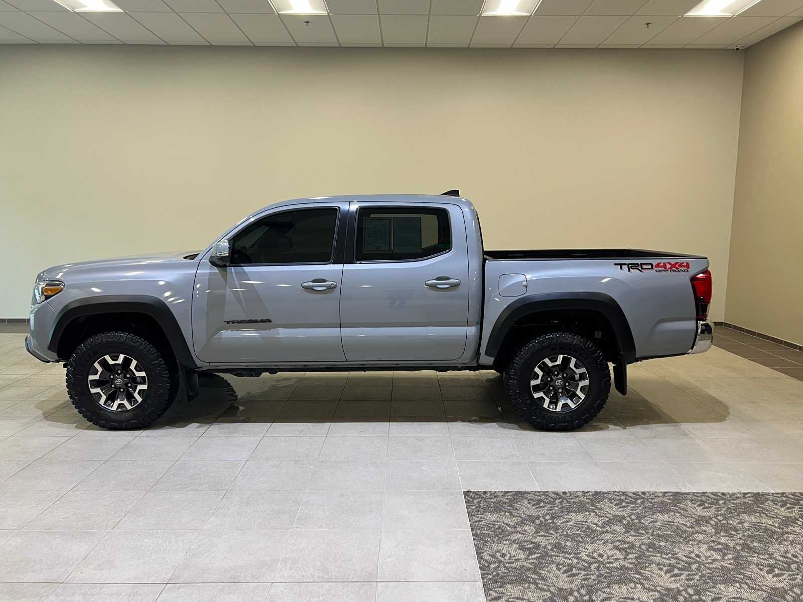 Thumbnail: 2019 Toyota Tacoma - 3