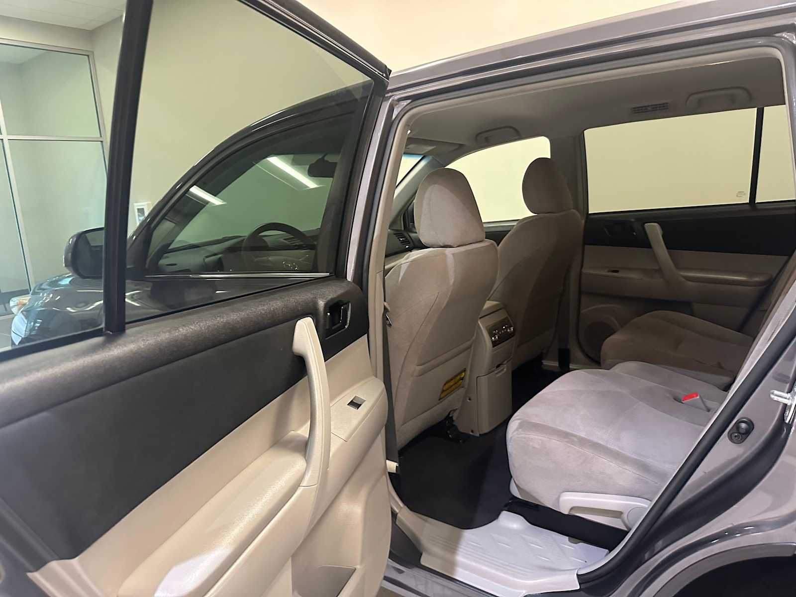 Thumbnail: 2012 Toyota Highlander - 22