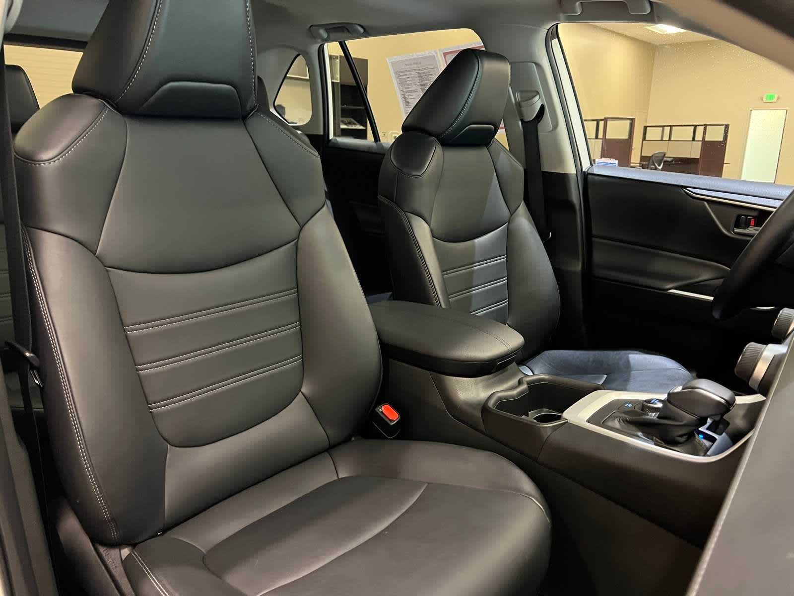 Thumbnail: 2022 Toyota RAV4 - 12