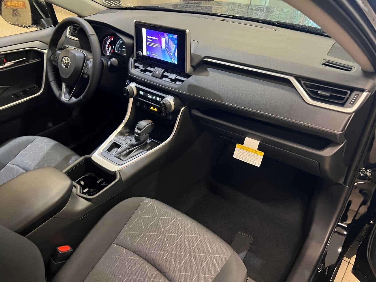 Thumbnail: 2025 Toyota RAV4 - 15