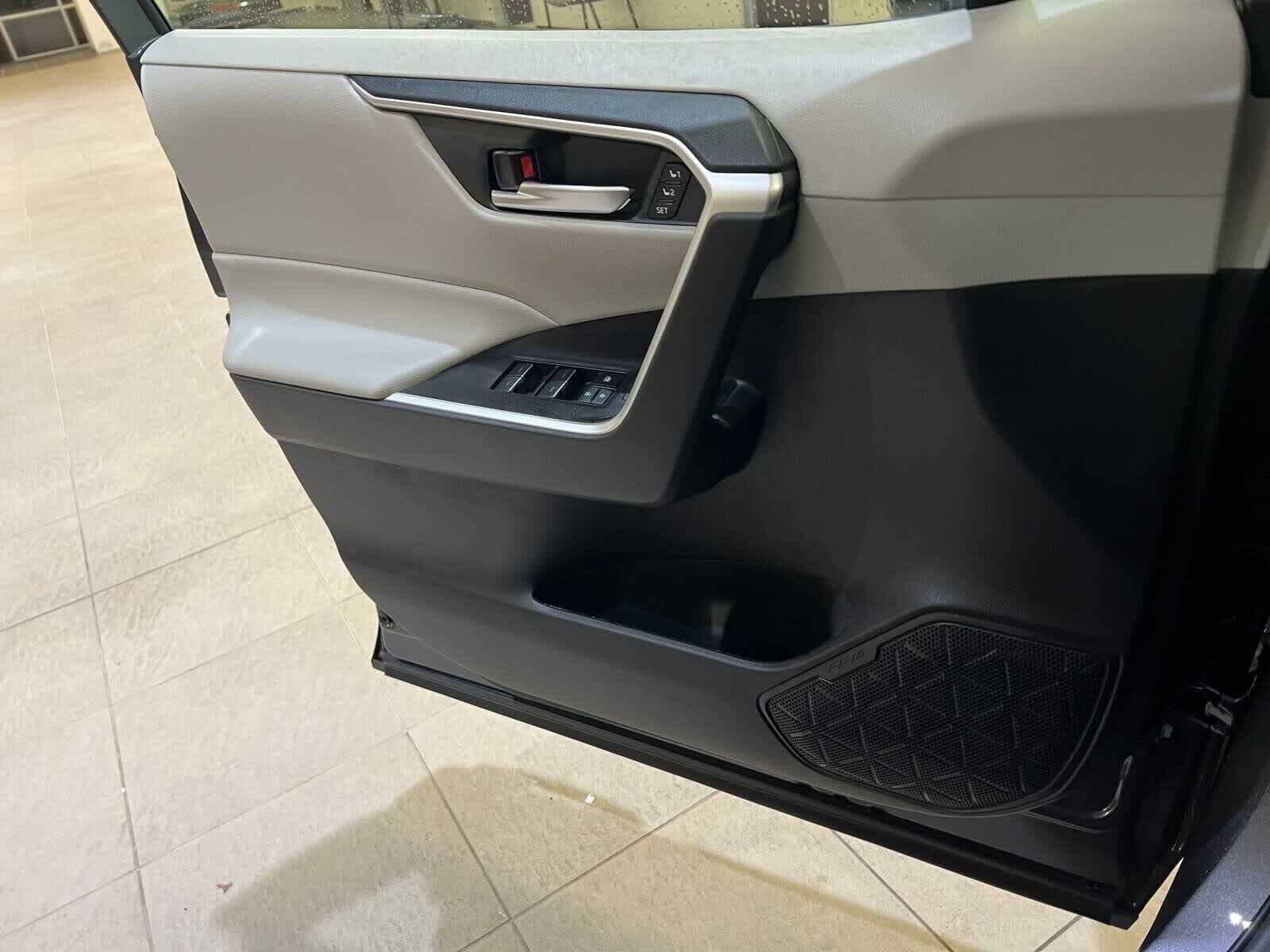 Thumbnail: 2025 Toyota RAV4 - 18