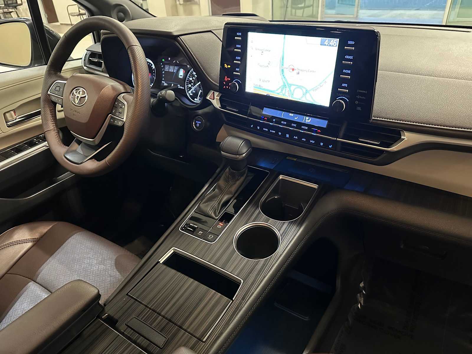 Thumbnail: 2022 Toyota Sienna - 29